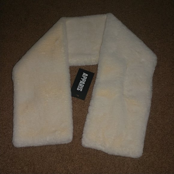 APPARIS: Ivory/Cream Pluche Babmi Scarf - NWT - Picture 5 of 10
